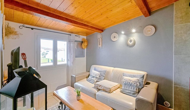 Amazing home in Raphèle-les-Arles