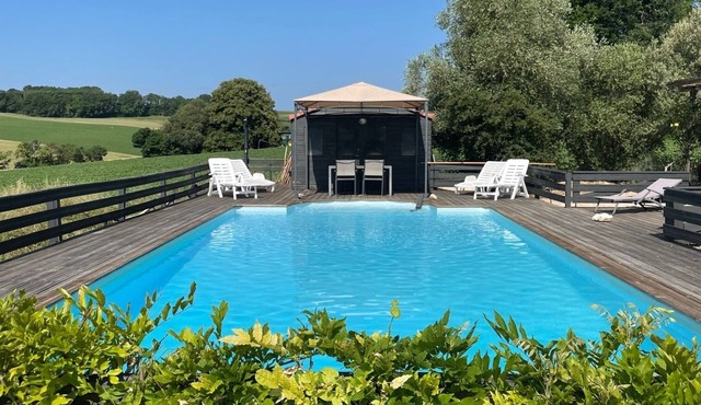 Amazing views, private pool, only 8 mins walk to town with local amenities.