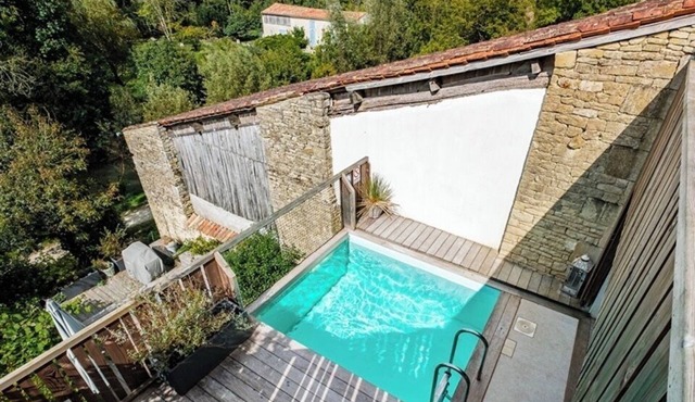 An exceptional getaway at the 4-star Villa Mélusine, featuring air conditioning
