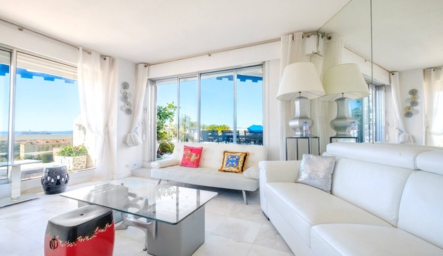 Apartment 'Cannes Center Sea and Sky' with Sea View, Private Terrace and Air Conditioning