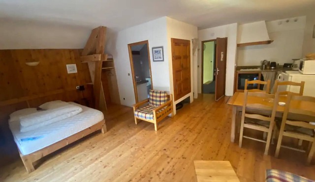 Apartment 'Chez Bérangère Au Chalet De Segure' with Mountain View, Shared Garden and Wi-Fi