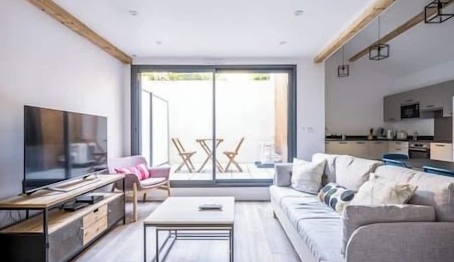 Apartment Comfortable in the centre of Pau: parking, AC.