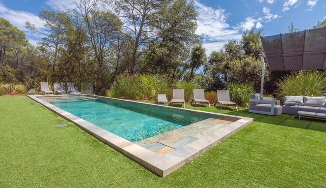 Apartment 'Grand Appartement Valeriane' with Mountain View, Shared Pool and Wi-Fi