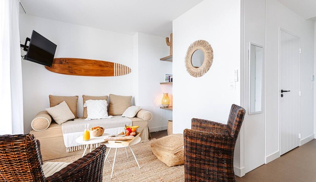 Apartment Les Iles with Sea View, Private Terrace, and Wi-Fi