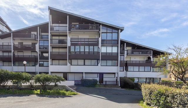Apartment "Location Noly" with Sea View, Private Terrace & Wi-Fi
