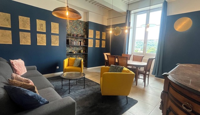 Apartment overlooking the Rhône, in the 17th-century Commanderie des Antonins.