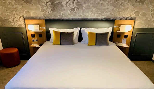 Apartment with hotel services