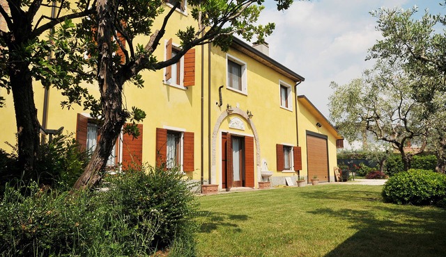 APARTMENT WITH SEPARATE ENTRANCE WITH PRIVATE GARDEN in Veneto