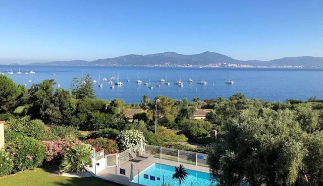 Apartment with superb sea view 200m from the beach and 10mn from Porticcio