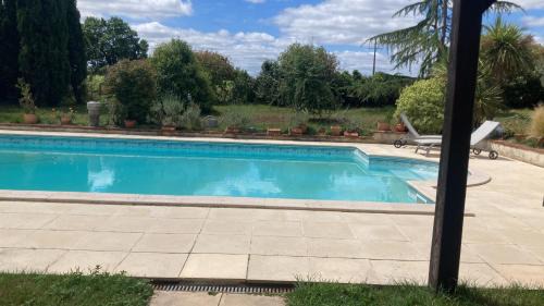 Appartement à colombages indépendant avec piscine partagée avec le proprietaire