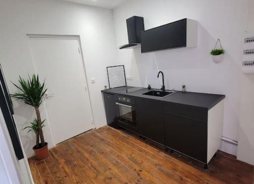 Appartement de Charme avec tomettes et Parquet climatisé