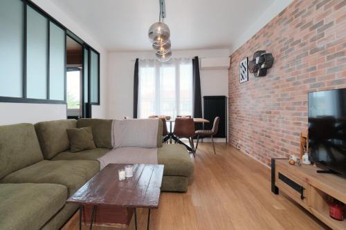Appartement 6 pers - Parking privé - Aéroport Lyon Saint-Exupéry
