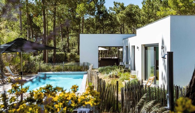 Architect designed villa, 7 bedrooms, 7 bathrooms, heated pool, services