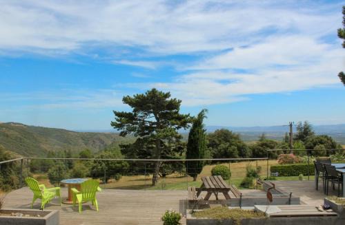 Au Cammazou - Vue panoramique avec piscine en été