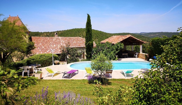 Authentic house of quercy with swimming pool and beautifull view