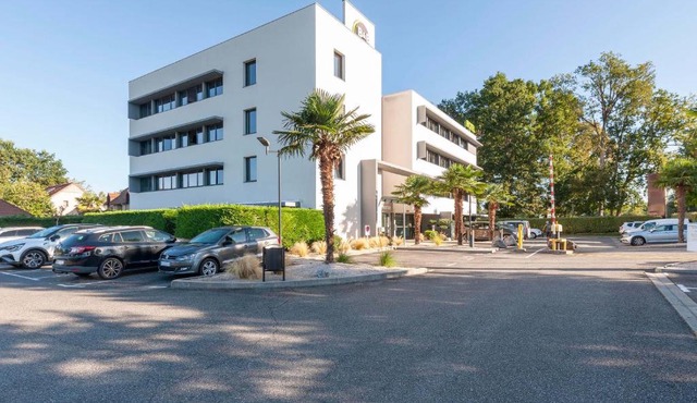 B&B HOTEL Pau Zénith