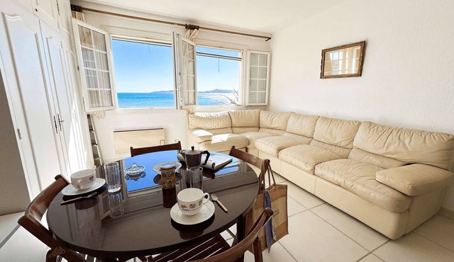 Beachfront Studio with A/C and Parking in Port Grimaud