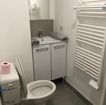 Beau studio meublé refait à neuf Montélimar centre