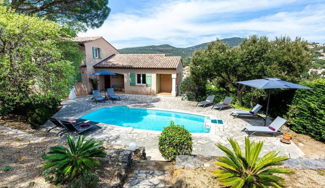 Beautiful private villa with WIFI, A/C, private pool, TV, terrace, pets allowed and panoramic view