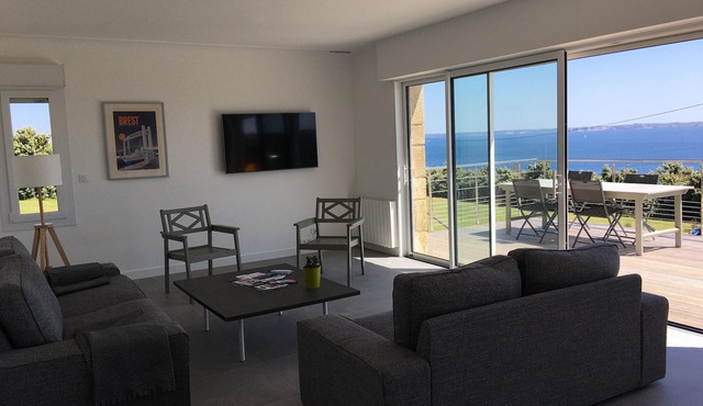Beautiful, large house facing the Iroise Sea in Plougonvelin