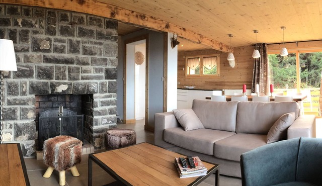 BEAUTIFUL MODERN CHALET WITH PANORAMIC VIEW - NEAR TRACKS - 10 PERS