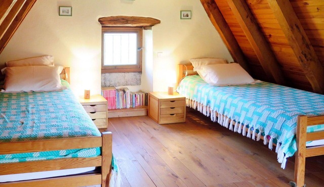 Beautiful private villa for 4 people with TV, terrace, pets allowed and panoramic view