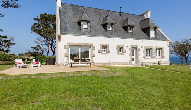 Beautiful private villa for 8 people with WIFI, TV and terrace