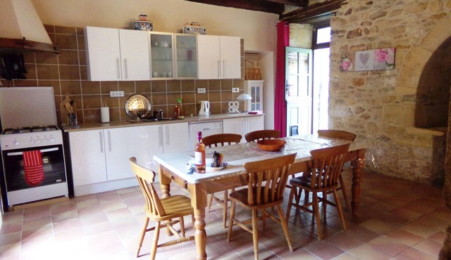 Beautiful stone cottage with large kitchen close Rocamadour/Sarlat heated pool