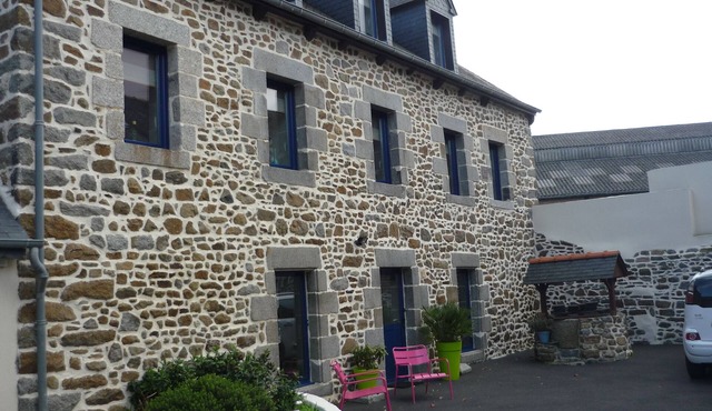 Beautiful stone house with garden in the center of St Brieuc.