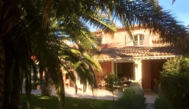 Beautiful Villa 50m from Beach, Shops, with Garden and Terrace
