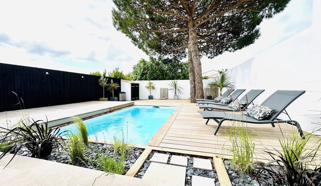 Beautiful villa with private pool - heart of the village