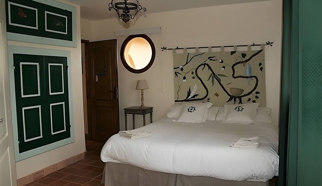 Bed and Breakfast 'Canard' with Shared Pool, Shared Garden and Wi-Fi