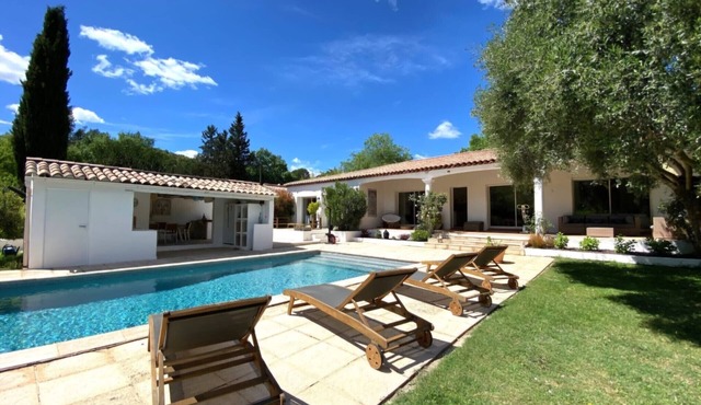 Bed & Breakfast «Pomme reinette» – Shared Pool, Wi-Fi & Air Conditioning