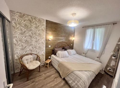 Bel appartement T2 refait à neuf avec piscine couverte de juin à fin septembre, près des stations de ski avec navette et draps et serviettes compris