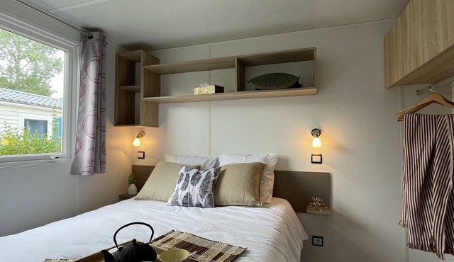 BETWEEN POND AND OCEAN: pretty heated and fully equipped mobile home