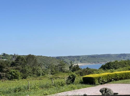 BOILLOT, Trebeurden in a quiet area with sea view