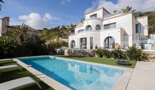 Breathtaking 4-bed Villa Golfe-Juan