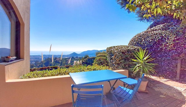 Bright apartment with magnificent sea view in Domaine du Grand Duc