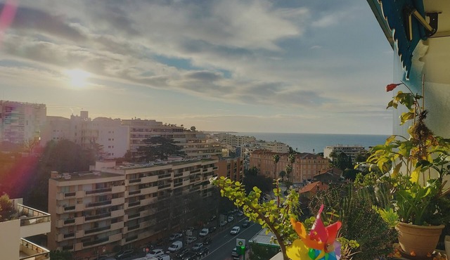 Bright, comfortable apartment with sea view