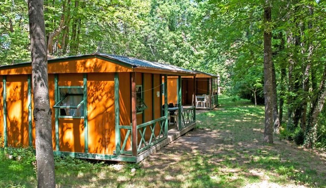 Bungalow confortable à Escaro avec piscine partagée