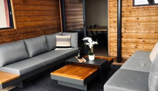 Bungalow 'Sunset Lodge' with Sea View, Shared Pool and Air Conditioning