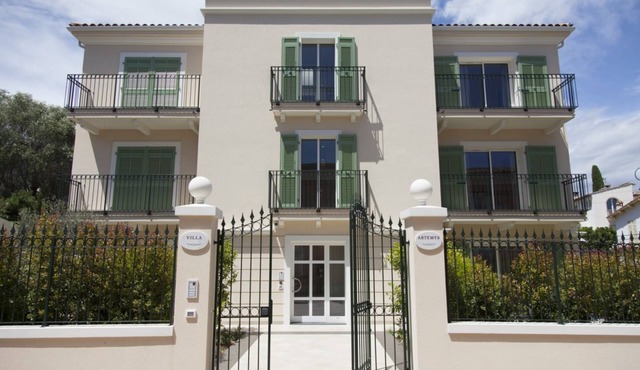 By Five Stars Holiday House