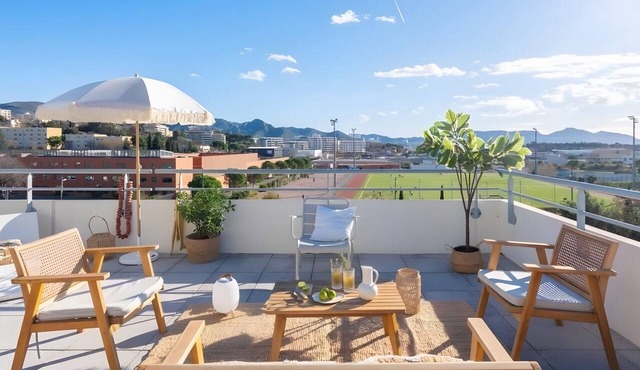 Calm 3-Bedroom Apartment with Rooftop Terrace and Shared Patio