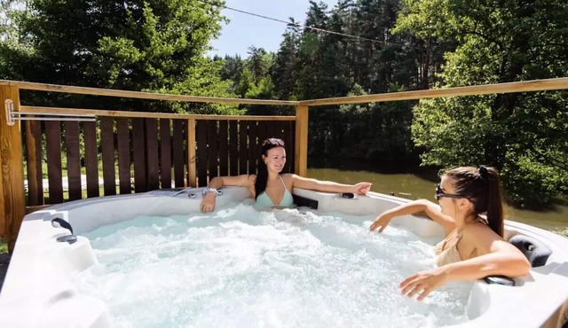 Camping maeva Escapades Coeur d'Ardèche * - Large 4-Room Spa Chalet for 8/10 People with Air Conditioning + TV