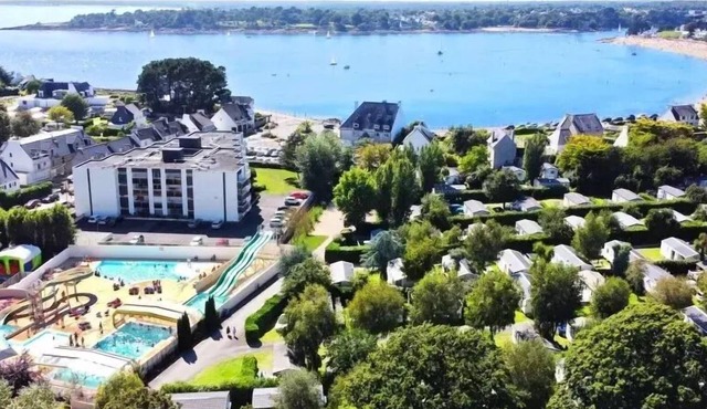 Camping de la Plage* - Chalet for disabled people - 35m² - 2 bedrooms - covered terrace - (chalet designed for people with reduced mobility) - 3 people