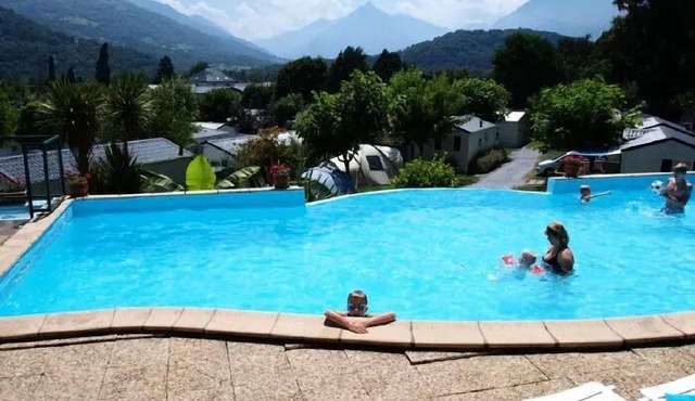 Camping Soleil du Pibeste* - Mountain chalet - 1 bedroom = sheets + towels + cleaning for 2 people