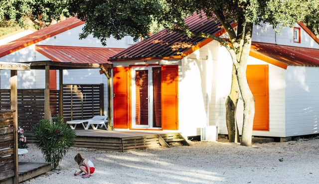 Campsite le Bois Fleuri ***** - 4-room chalet 4 adults + 2 children 2 bathrooms Air-conditioned