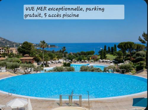 Cap Esterel Appart T2 Vue Mer Climatisé 4-5 personnes - Proche Plage et Commerces avec jardin, Parking gratuit, WiFi, 5 acces piscine -