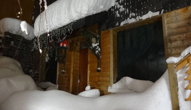 Cauterets rare chalet heated pool summer WIFI, electric charging point 11kwh