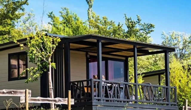 Chalet Comfort "Noumea" + CLIM 25m2 (Modell 1) - 2 Schlafzimmer + 12m2 überdachte Terrasse + TV 5 Personen